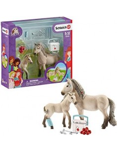 Schleich Horse Club        42430 Hannahs First Aid Kit