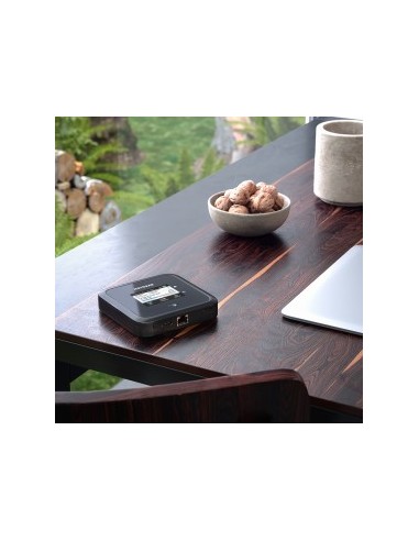 MR5200 Nighthawk M5, wireless LTE router