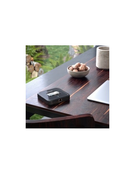 MR5200 Nighthawk M5, wireless LTE router